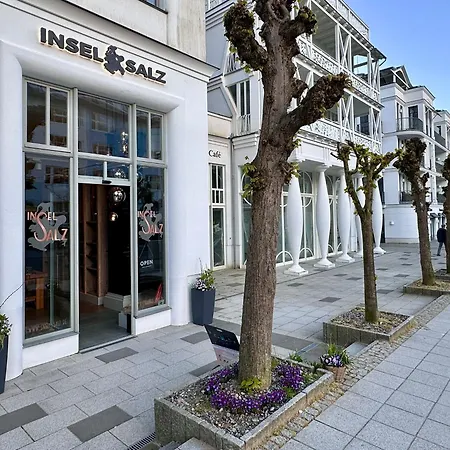Residenz Waldschloesschen 1 * Sellin (Rugen)